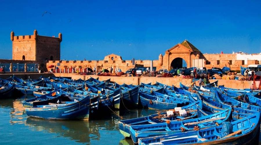 Essaouira : Rich cultural heritage, diverse cuisine, and scenic views.